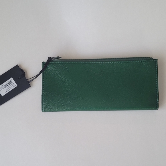 Matt & Nat Vegan Slim Bifold Wallet in Mural Green- Rome - Picture 3 of 7